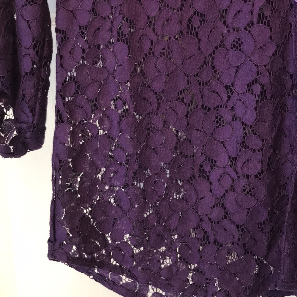 ⭐️New York and company purple lace button up top NWT - Picture 3 of 9